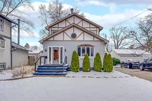 584 S 4th Ave, Des Plaines, IL 60016 - Photo 1