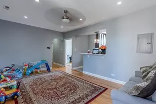 5717 N Kimball Ave, Chicago, IL 60659 - Photo 4