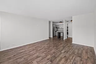 70 W Burton Pl, Chicago, IL 60610 - Photo 2
