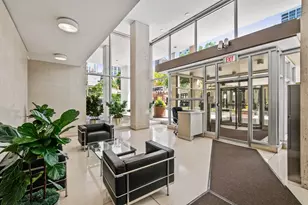 70 W Burton Pl, Chicago, IL 60610 - Photo 12