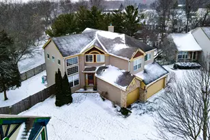 2220 N Hillcrest Ct, Round Lake Beach, IL 60073 - Photo 8