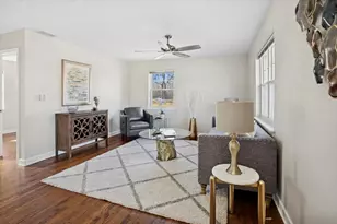 701 Willis St, Glen Ellyn, IL 60137 - Photo 2