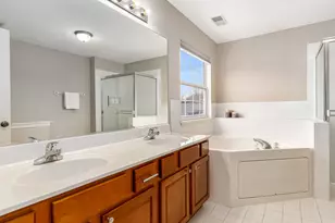 719 Eagle Brook Ln, Naperville, IL 60565 - Photo 18