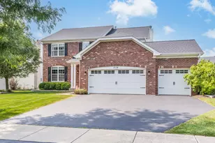 719 Eagle Brook Ln, Naperville, IL 60565 - Photo 36