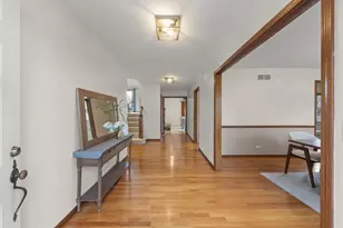 1125 Huntleigh Dr, Naperville, IL 60540 - Photo 2