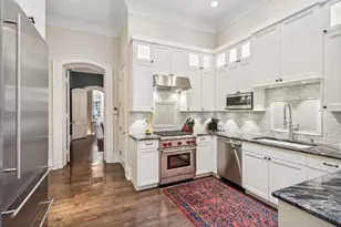 24 W Chestnut St, Chicago, IL 60610 - Photo 12