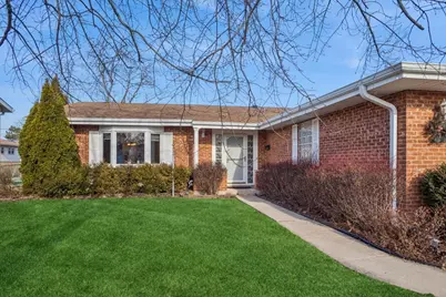 1820 W Thornwood Lane, Mount Prospect, IL 60056 - Photo 2