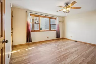 1820 W Thornwood Ln, Mount Prospect, IL 60056 - Photo 8