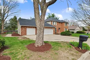 2404 N Nottingham Ct, Champaign, IL 61821 - Photo 4