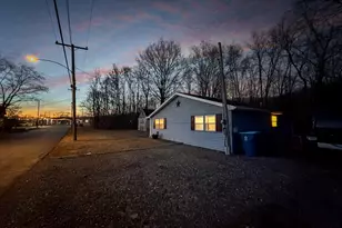 200 E Grove St, Utica, IL 61373 - Photo 38