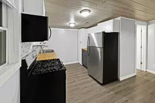 200 E Grove St, Utica, IL 61373 - Photo 12