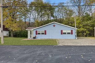 200 E Grove St, Utica, IL 61373 - Photo 24