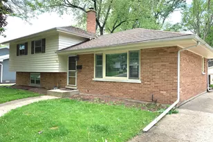 121 Elmwood Dr, Naperville, IL 60540 - Photo 1