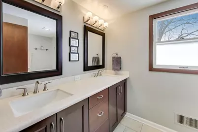 913 N Arrowhead Drive, Palatine, IL 60074 - Photo 18