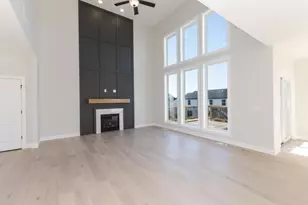 5215 Castlebar Dr, Bloomington, IL 61705 - Photo 10