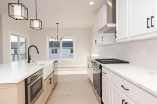 5215 Castlebar Dr, Bloomington, IL 61705 - Photo 4