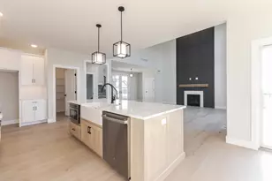 5215 Castlebar Dr, Bloomington, IL 61705 - Photo 8