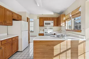 4 Pennsbury Ct, Bolingbrook, IL 60440 - Photo 8