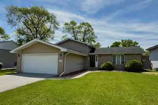 424 E Clark St, Glenwood, IL 60425 - Photo 2