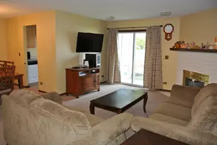 2458 Charleston Dr, Schaumburg, IL 60193 - Photo 6