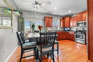 681 Circle Dr, Coal City, IL 60416 - Photo 6