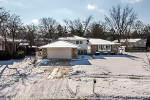 921 Lancaster Ave, Downers Grove, IL 60516 - Photo 2