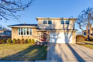 1810 E Waverly Dr, Arlington Heights, IL 60004 - Photo 1