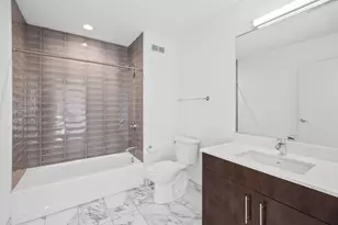 851 W Grand Ave, Chicago, IL 60642 - Photo 10