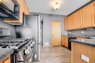 8513 Sawyer Ct, Joliet, IL 60431 - Photo 10