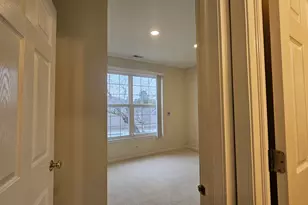 151 N Waters Edge Dr, Glendale Heights, IL 60139 - Photo 10