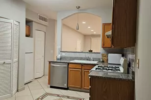 151 N Waters Edge Dr, Glendale Heights, IL 60139 - Photo 8