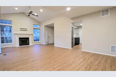 1628 Columbia Circle #4, Bartlett, IL 60103 - Photo 4