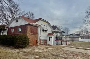 131 W Erie St, Spring Valley, IL 61362 - Photo 2