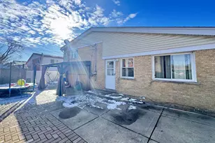 9035 N Clifton Ave, Niles, IL 60714 - Photo 16
