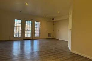 684 Quincy Bridge Ln, Glenview, IL 60025 - Photo 2