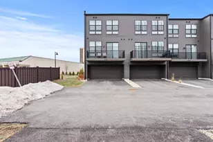 343 Summit Circle Summit Circle, Lombard, IL 60148 - Photo 1