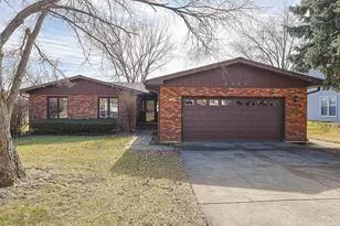 2183 Oak Hill Dr, Lisle, IL 60532 - Photo 2