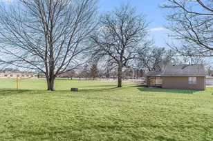 828 Mulford Ln, Joliet, IL 60431 - Photo 2