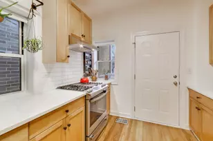 1849 W Waveland Ave, Chicago, IL 60613 - Photo 10