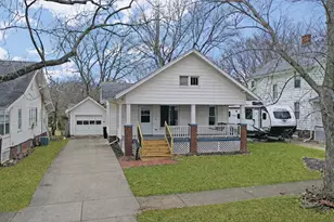 615 N Mulberry St, Clifton, IL 61727 - Photo 2