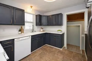 615 N Mulberry St, Clifton, IL 61727 - Photo 10