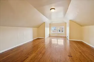 2524 E 72nd Pl, Chicago, IL 60649 - Photo 10