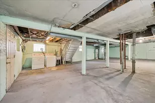 2524 E 72nd Pl, Chicago, IL 60649 - Photo 12