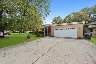 943 E 164th Ct, South Holland, IL 60473 - Photo 1