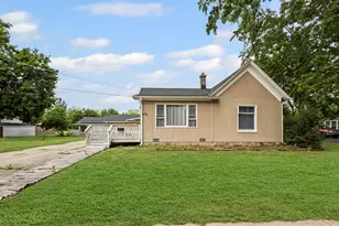 906 N State St, Marengo, IL 60152 - Photo 1