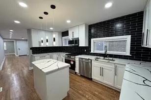 6236 N Francisco Ave, Chicago, IL 60659 - Photo 2