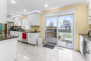 1411 Chestnut Ln, Yorkville, IL 60560 - Photo 8