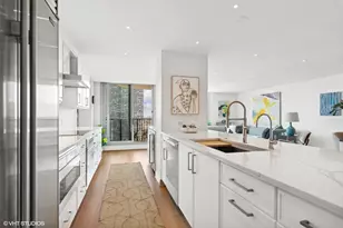 4170 N Marine Dr, Chicago, IL 60613 - Photo 10