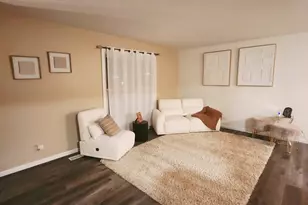 264 Lincoln Dr, Bartlett, IL 60103 - Photo 4