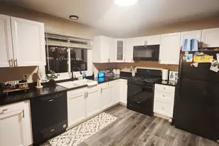 264 Lincoln Dr, Bartlett, IL 60103 - Photo 6